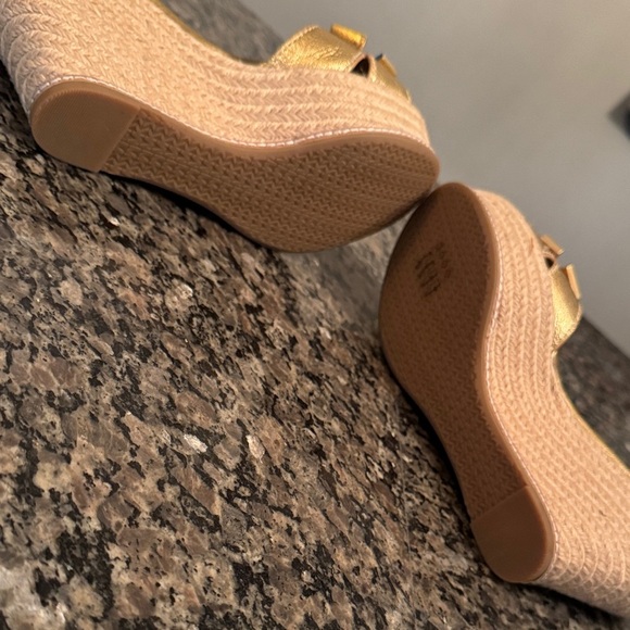 Michael Kors Metallic Gold Wedge espadrille Sandals NWOT 8.5 - Picture 11 of 15